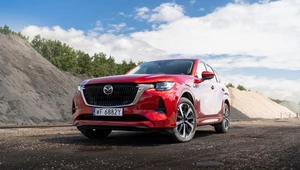 Mazda CX-60 prezentuje się naprawdę ciekawie, szczególnie gdy wybierzemy lakier Soul Red Crystal