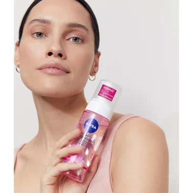 Nivea Rose Touch Pianka oczyszczająca do twarzy z organiczną wodą różaną 150 ml - 0