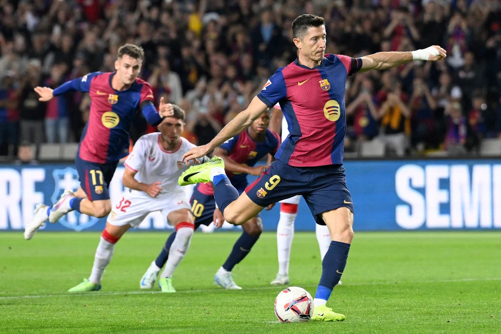 Robert Lewandowski wykonujący rzut karny Robert Lewandowski wykonujący rzut karny