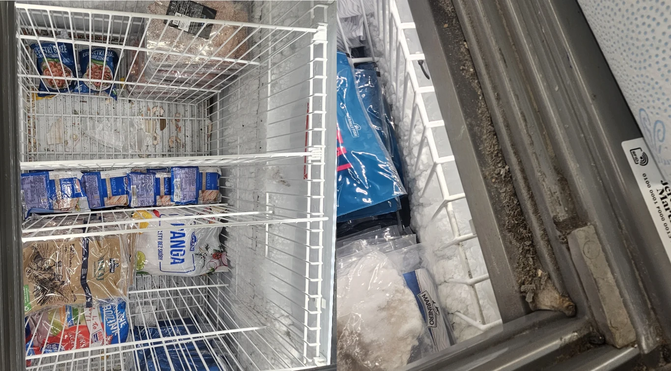 Jak długo nie czyszczono chłodni w Biedronce na ul. Garażowej w Warszawie? Jak długo nie czyszczono chłodni w Biedronce na ul. Garażowej w Warszawie?