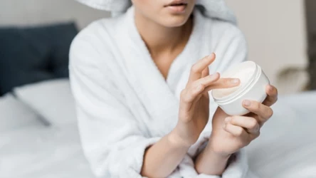 Jak pielęgnować skórę jesienią?  4 kroki do promiennej i nawilżonej cery