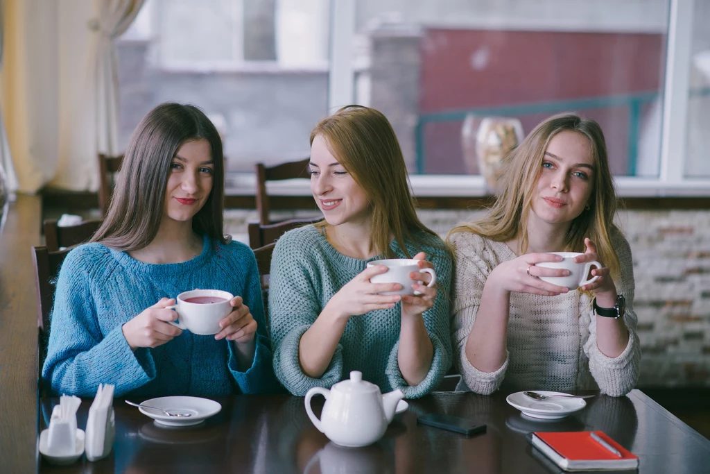 Kobiety o imieniu Maneta kochają spędzać czas z bliskimi osobami