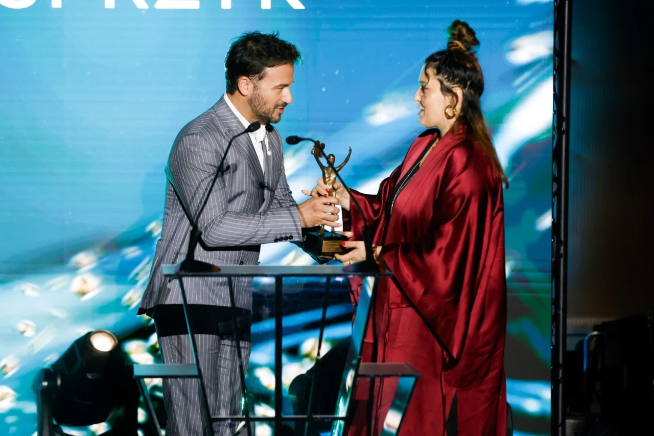 Małgorzata Bernatowicz, córka Ewy Kasprzyk, odbiera Telekamerę