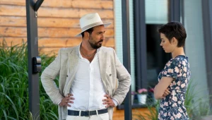 Sergio (Mateusz Kaczmarek) bez zapowiedzi zjawi się w domu Blanki (Pola Gonciarz)