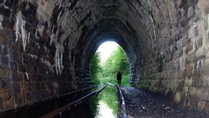 Kolej odnowi tunel i puści nim pociągi. 1025 metrów i 120 lat historii