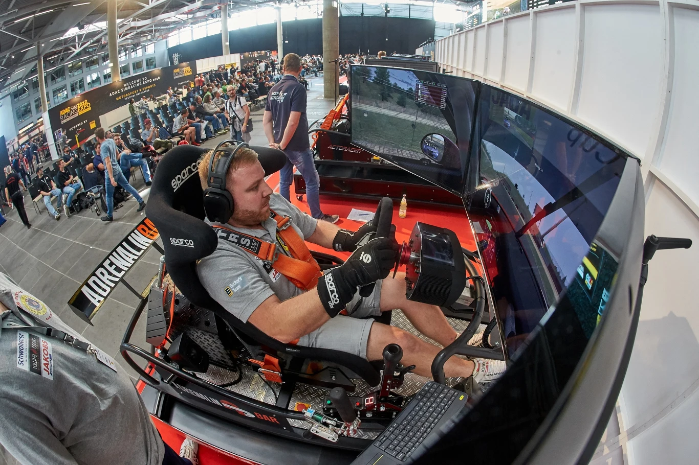 Simracing zdominuje świat motosportu? Odkryj tajniki wirtualnych wyścigów Simracing zdominuje świat motosportu? Odkryj tajniki wirtualnych wyścigów