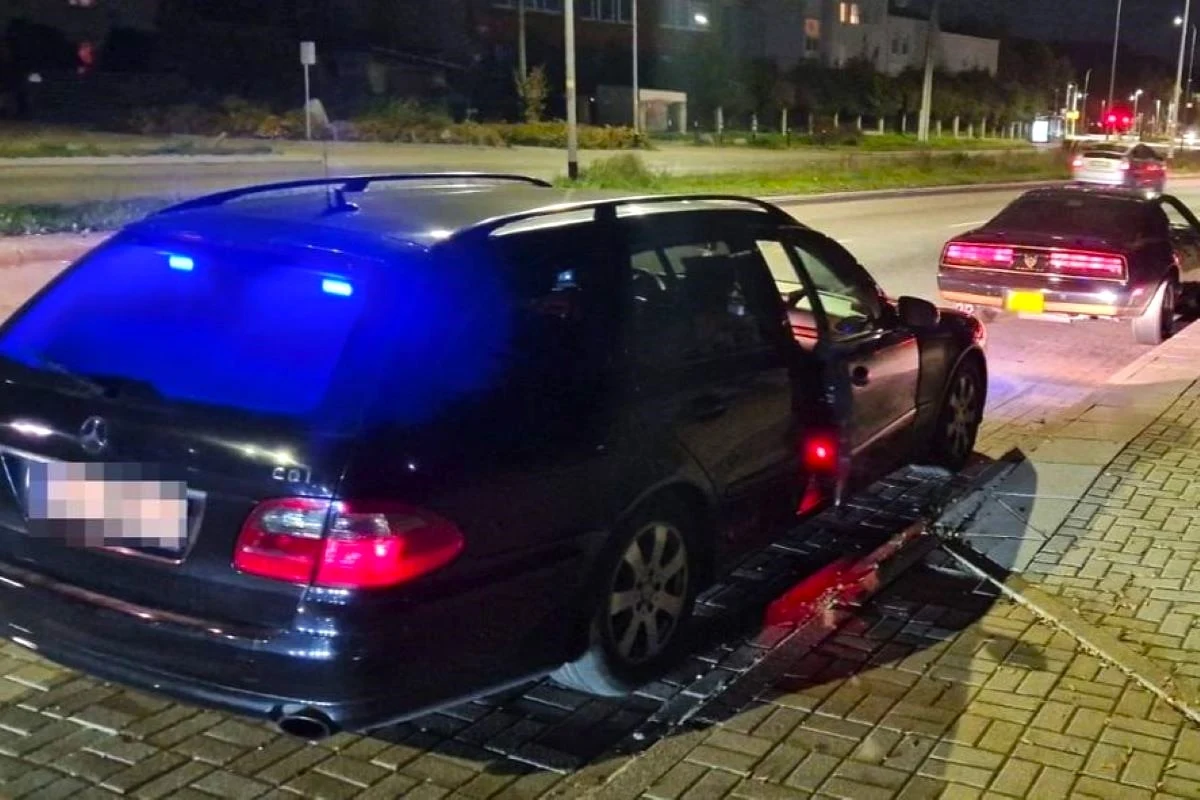 Gdańska policja ma w swojej flocie nietypowy radiowóz. Auta nie ma w produkcji od 15 lat. Gdańska policja ma w swojej flocie nietypowy radiowóz. Auta nie ma w produkcji od 15 lat.