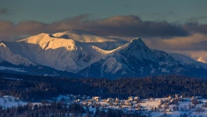 Jeden z najpiękniejszych punktów widokowych na Tatry. Zachwyca o każdej porze roku