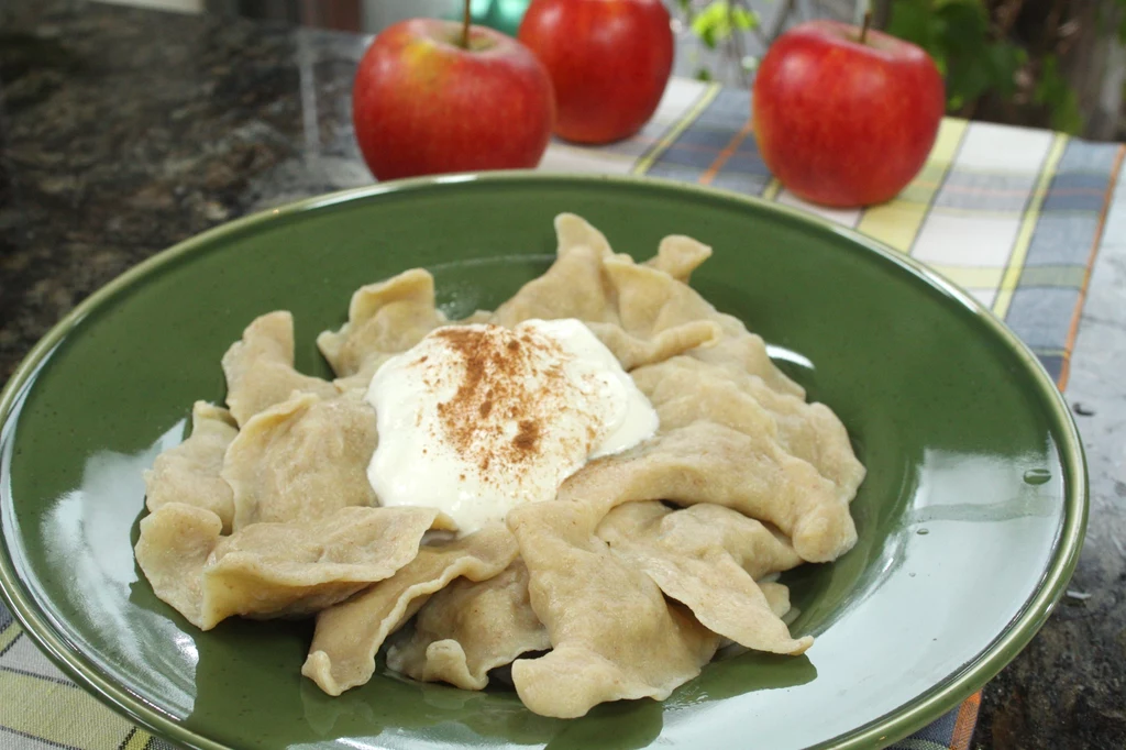 Pierogi z jabłkami od Ewy Wachowicz