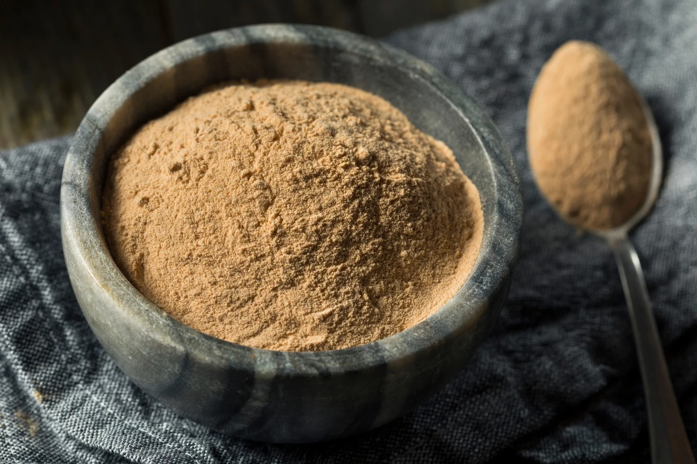 Lucuma w proszku może być używana jako witaminowy zamiennik cukru białego czy słodzików