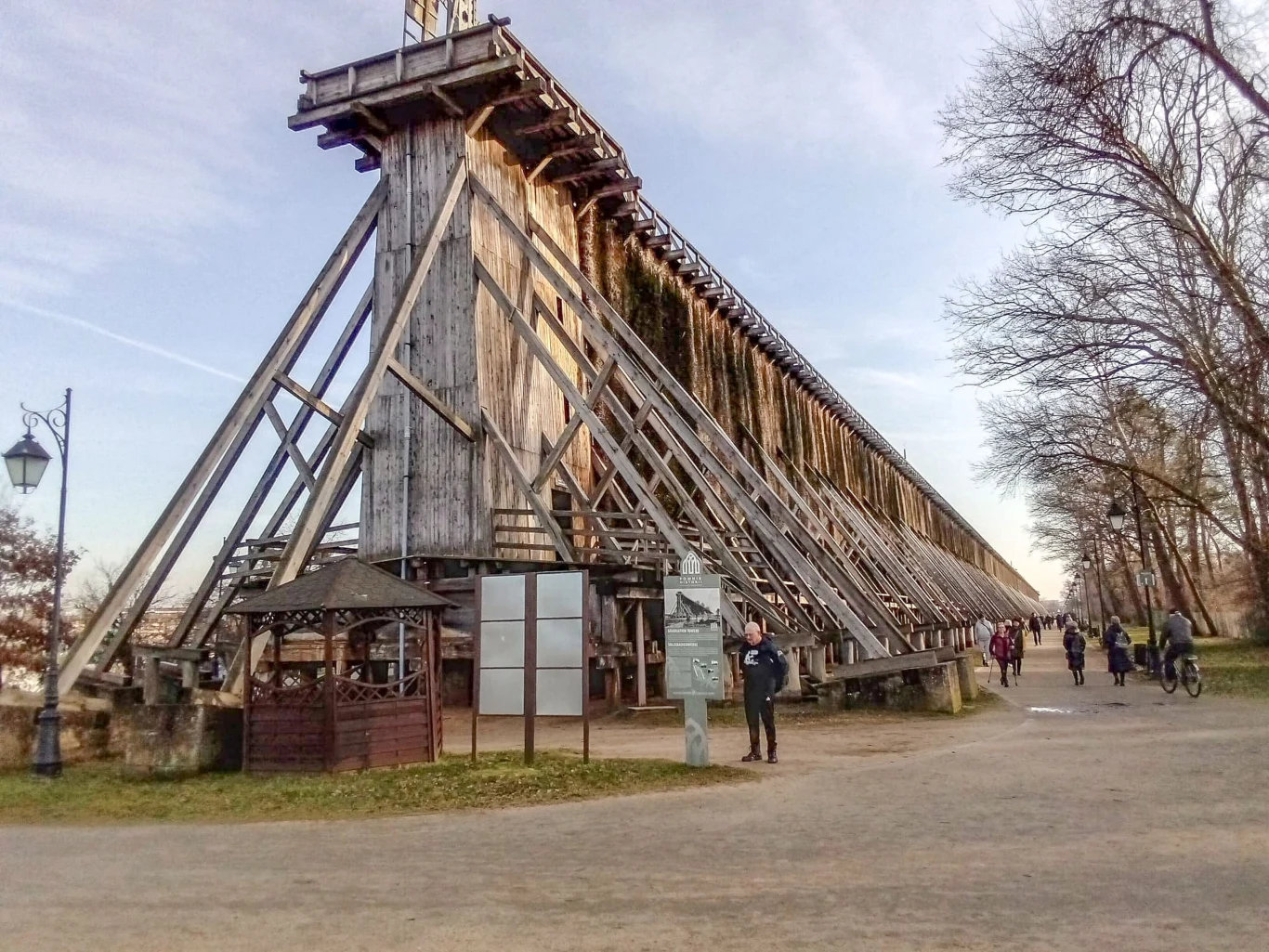 Ciechocinek słynie z najdłuższych tężni solankowych, które liczą ponad 1700 metrów. 