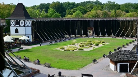 Tężnie solankowe niosą ze sobą wiele zalet dla zdrowia, dlatego warto z nich korzystać. Gdzie w Polsce znajdują się te najpiękniejsze i najbardziej imponujące?