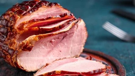 Szynka gotowana w herbacie wychodzi naprawdę soczysta