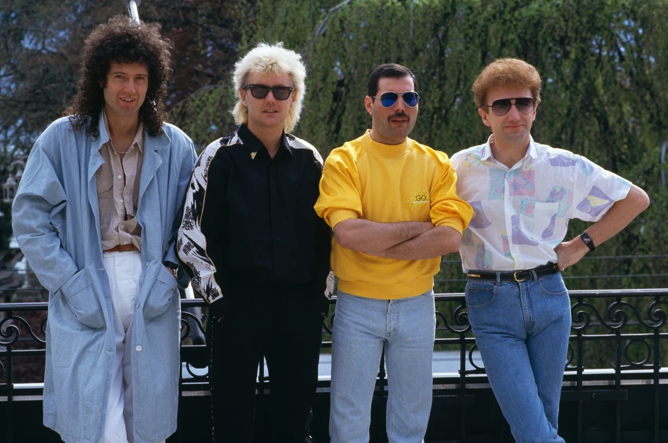 Queen w Montreaux w 1986 r. - od lewej: Brian May, Roger Taylor, Freddie Mercury i John Deacon Queen w Montreaux w 1986 r. - od lewej: Brian May, Roger Taylor, Freddie Mercury i John Deacon