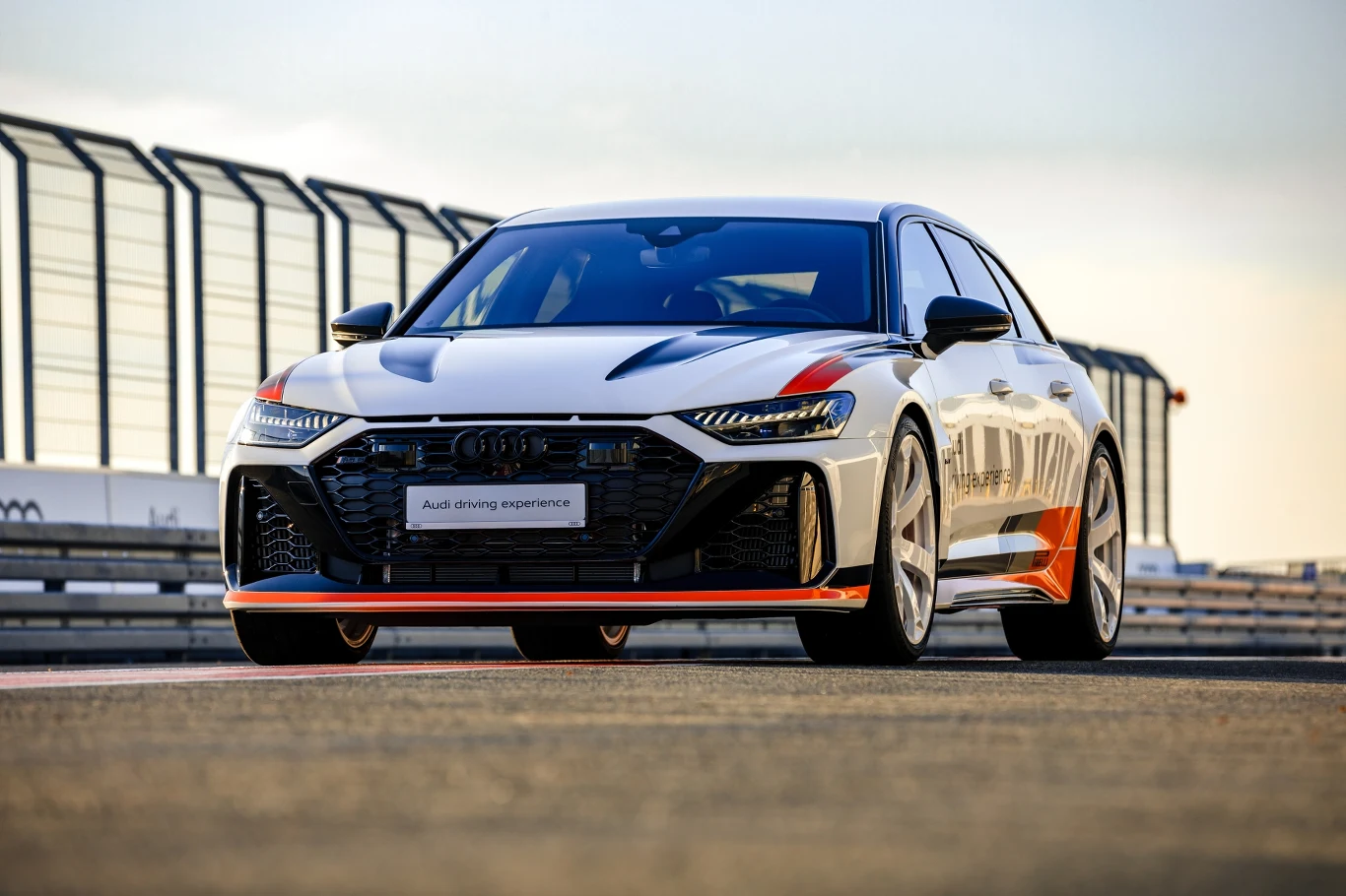 Audi RS 6 GT jest limitowane do 660 egzemplarzy, pod maską ma 630 KM, a więc o 30 KM więcej niż w odmianie standardowej.