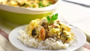 Ryż z zapiekanym kurczakiem w stylu orientalnym