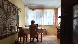 Pani Gabriela ze Szczecina toczyła spór z nieuczciwymi najemcami. Dług wynosi ponad 40 tys. zł, jednak w końcu odzyskała swoje mieszkanie. Źródło: "Interwencja"