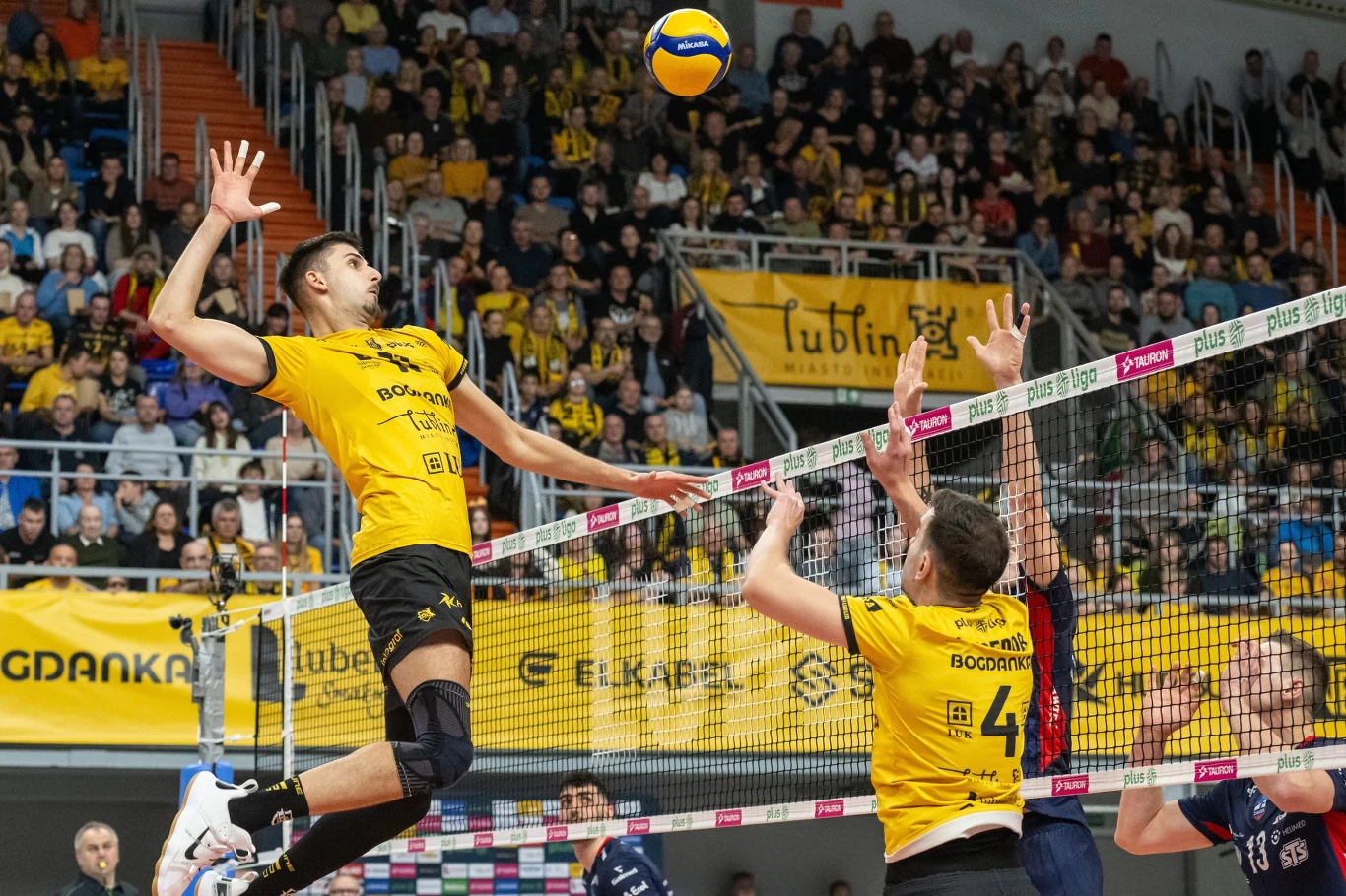 Alex Grozdanow, środkowy Bogdanki LUK Lublin, w ataku Alex Grozdanow, środkowy Bogdanki LUK Lublin, w ataku