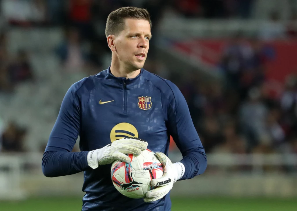 Wojciech Szczęsny podczas rozgrzewki przed meczem FC Barcelona Wojciech Szczęsny podczas rozgrzewki przed meczem FC Barcelona