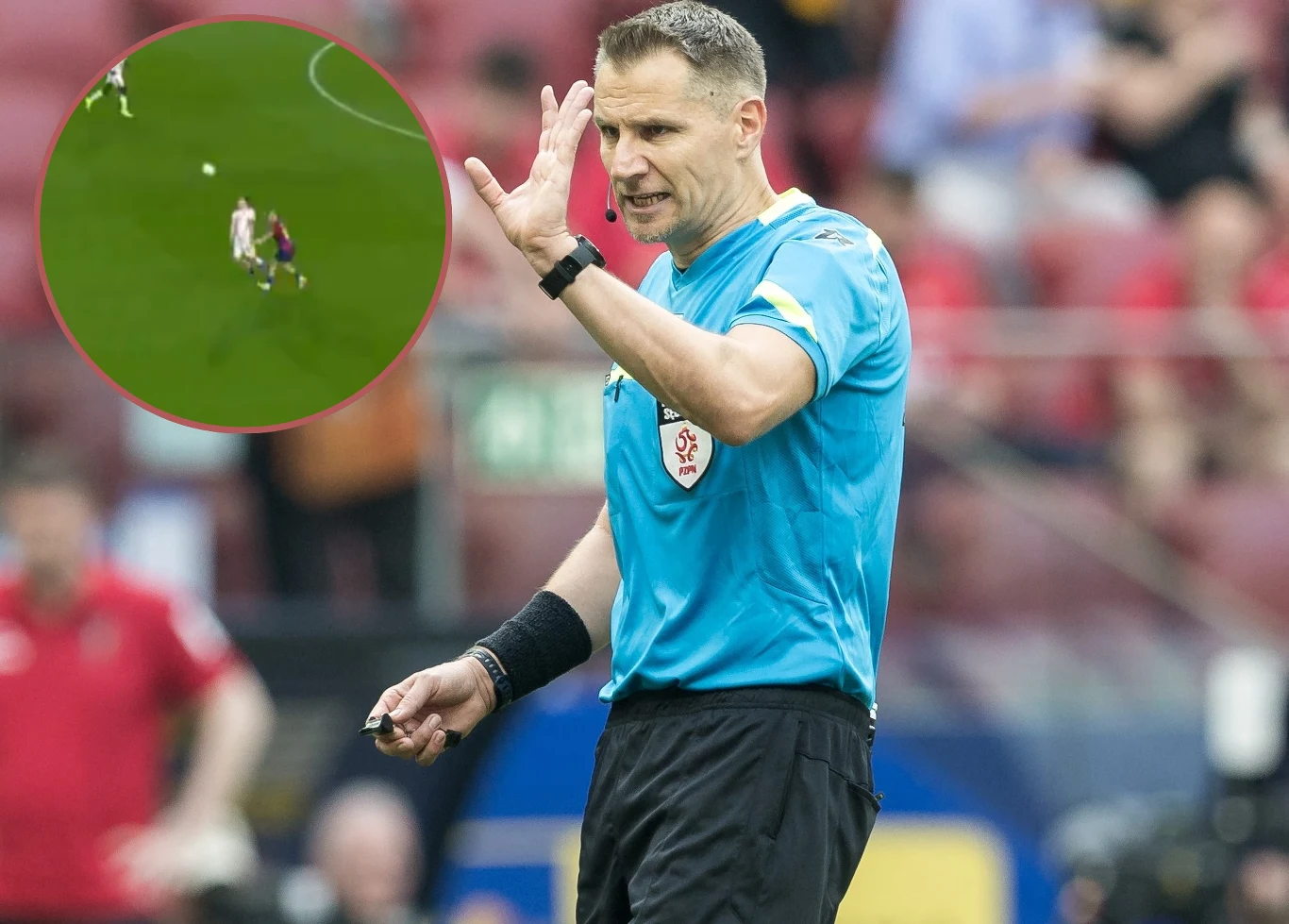 Na zdjęciu głównym arbiter VAR, Tomasz Kwiatkowski. W kółku moment odepchnięcia Kima Min-jae przez Fermina Lopeza