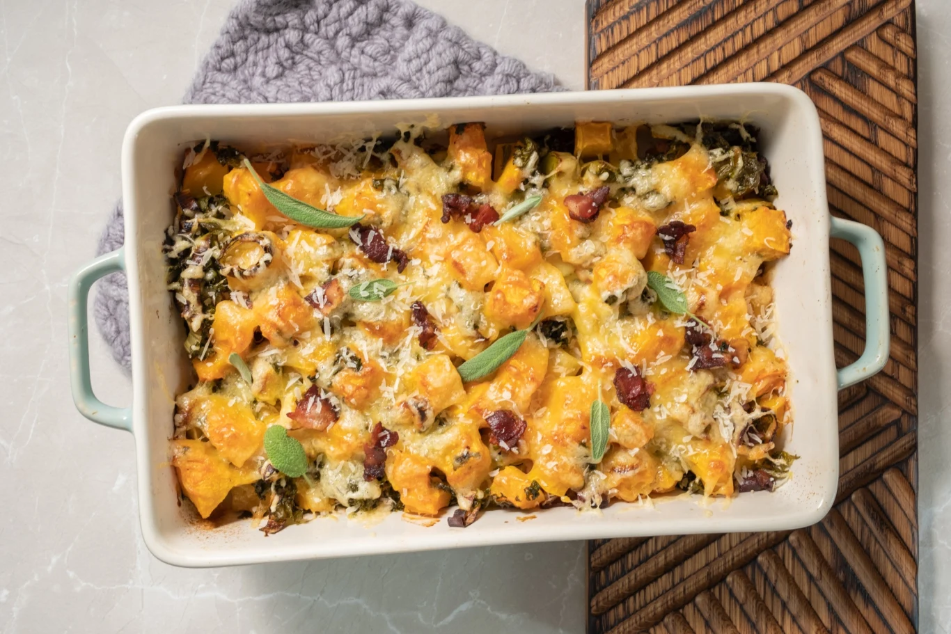 Zapiekanka warzywna idealna na jesień z dodatkiem dyni i ziemniaków Zapiekanka warzywna idealna na jesień z dodatkiem dyni i ziemniaków