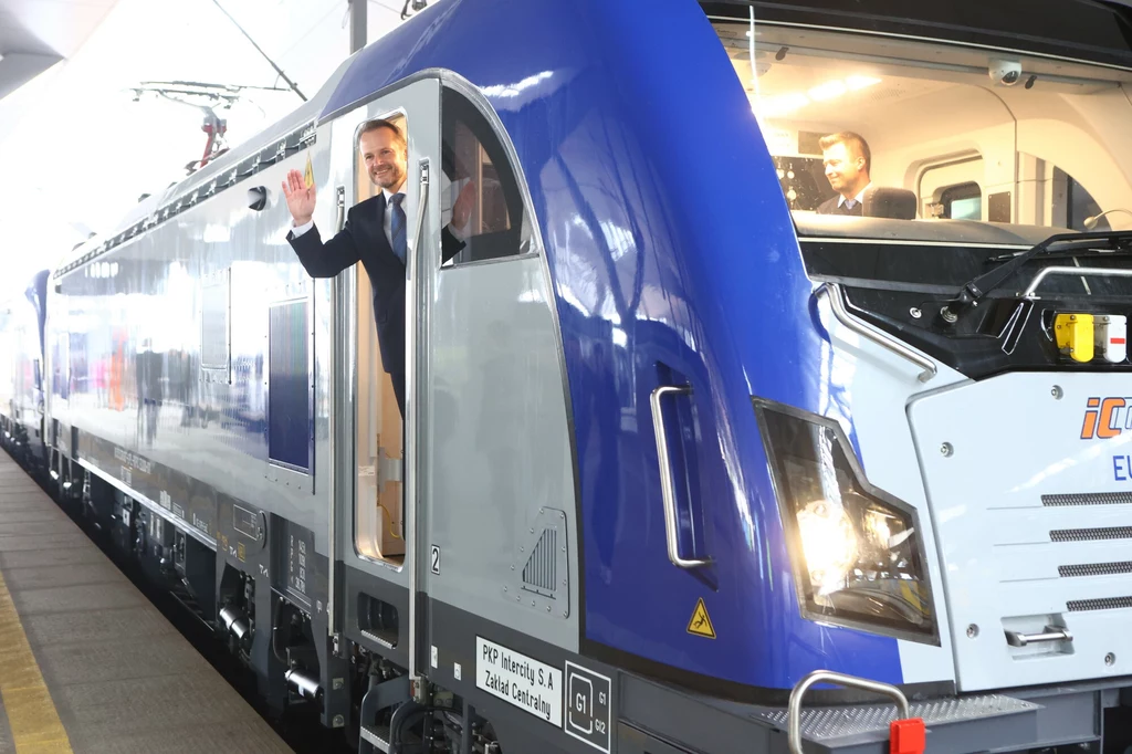 Nowa lokomotywa Griffin EU200 w PKP Intercity