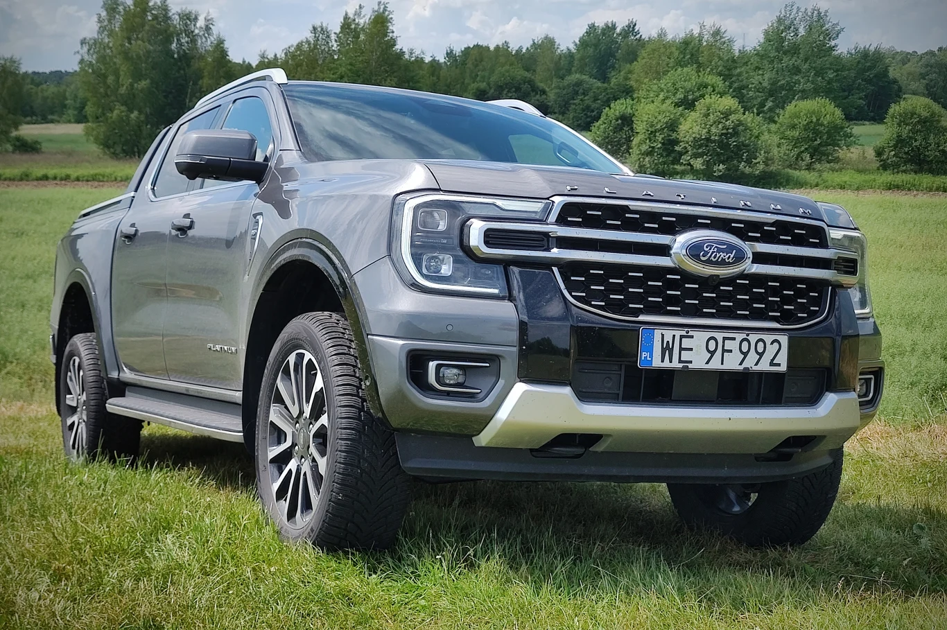 Chromowany grill Rangera to wyróżnik wersji Platinum