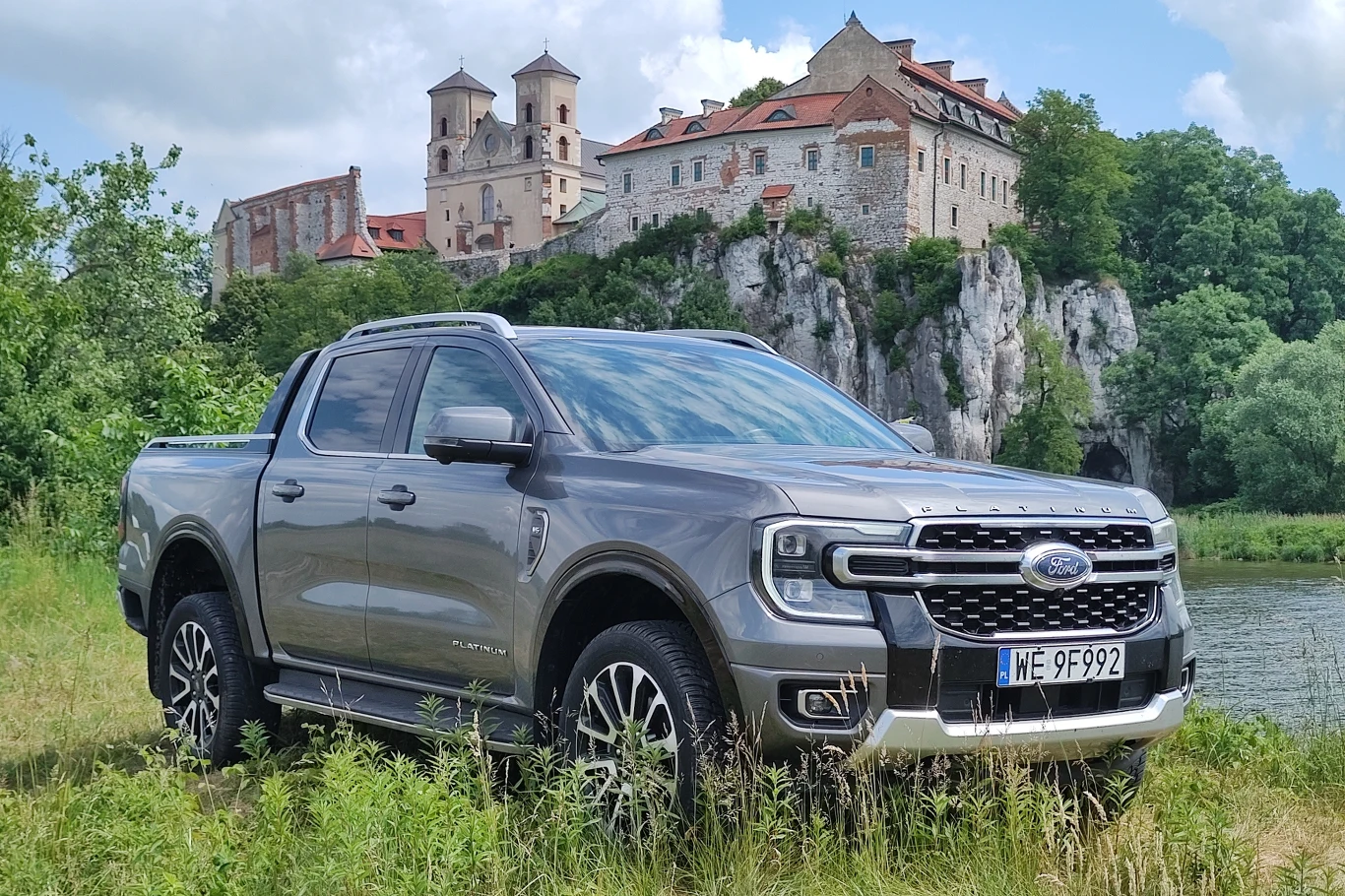 Ford Ranger Platinum to auto, którym można pojechać i w pole i do teatru
