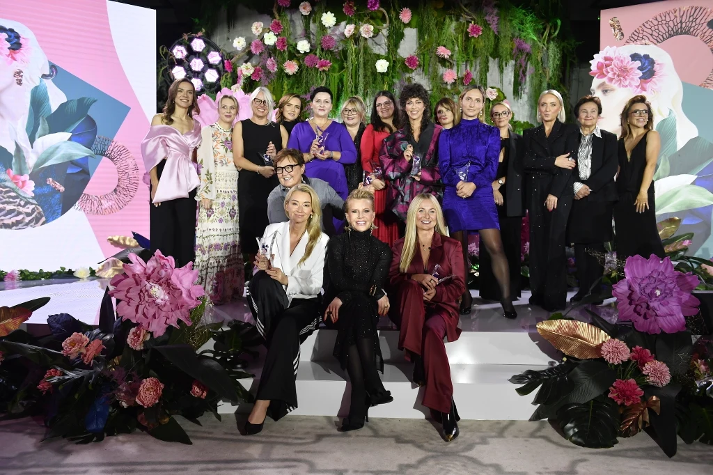 Maja Włoszczowska, Marzena Figiel-Strzała, Jolanta Rychlik, Magdalena Szczepaniak, Izabela Kowalska-Leszczyńska, Natalia Kukulska, Wiktoria Jakubowska-Karbowniczek, Martyna Zastawna, Marta Miklińska, Magdalena Marszałkowska, Hanna Mechińska, Beata Tadla, Martyna Wojciechowska, Joanna Racewicz, Dominika Żak Maja Włoszczowska, Marzena Figiel-Strzała, Jolanta Rychlik, Magdalena Szczepaniak, Izabela Kowalska-Leszczyńska, Natalia Kukulska, Wiktoria Jakubowska-Karbowniczek, Martyna Zastawna, Marta Miklińska, Magdalena Marszałkowska, Hanna Mechińska, Beata Tadla, Martyna Wojciechowska, Joanna Racewicz, Dominika Żak