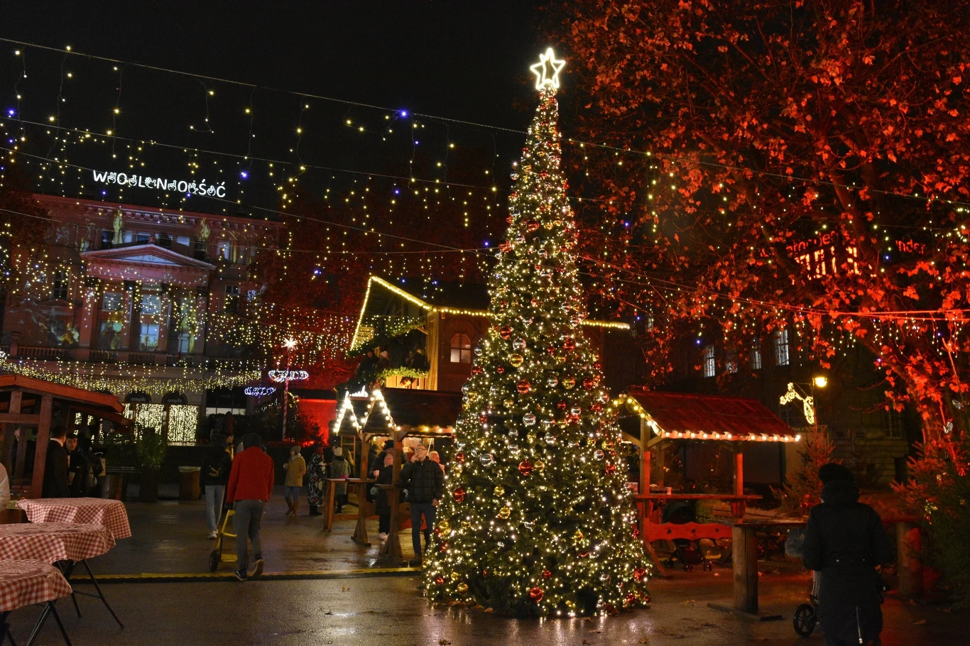 Polskie miasto znalazło się na szczycie zestawienia tanich miejsc na jarmark bożonarodzeniowy. Polskie miasto znalazło się na szczycie zestawienia tanich miejsc na jarmark bożonarodzeniowy.