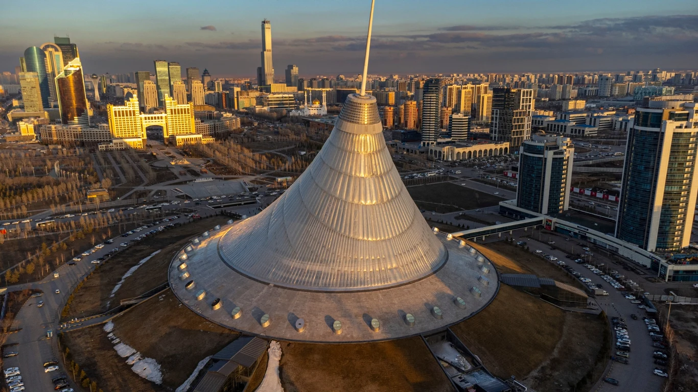 Panorama Astany, stolicy Kazachstanu. PKB największego kraju Azji Centralnej wyniosło w 2023 r. 237 mld dolarów Panorama Astany, stolicy Kazachstanu. PKB największego kraju Azji Centralnej wyniosło w 2023 r. 237 mld dolarów