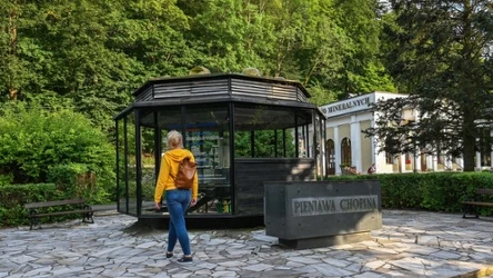 Duszniki-Zdrój to mniej znane uzdrowisko w województwie dolnośląskim, które również ma sporo do zaoferowania.