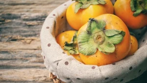 Zaczyna się sezon na "boski owoc". Polacy rzadko go jedzą, a to skarbnica witamin