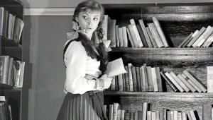 Barbara Kwiatkowska-Lass w scenie z filmu "Zezowate szczęście"