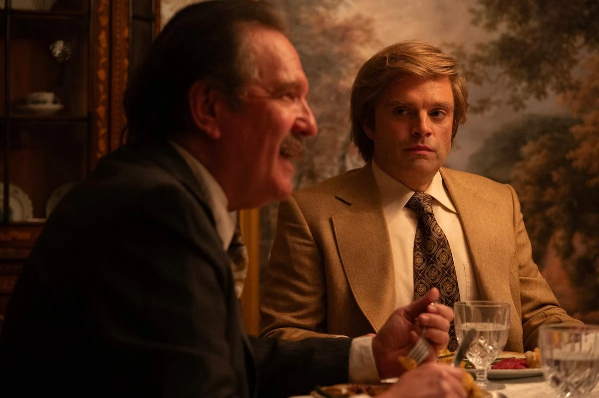 Sebastian Stan czyli Donald Trump w scenie z ojcem 