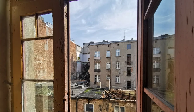 Zniszczona kamienica w Łodzi
