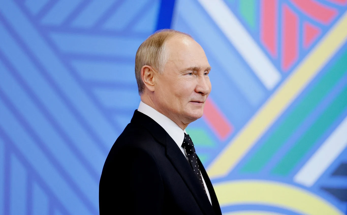 Cezary Michalski: Putin korzysta ze sporu o Smoleńsk Władimir Putin ma powody do zadowolenia. Rosja będzie obecna na ważnej międzynarodowej imprezie.