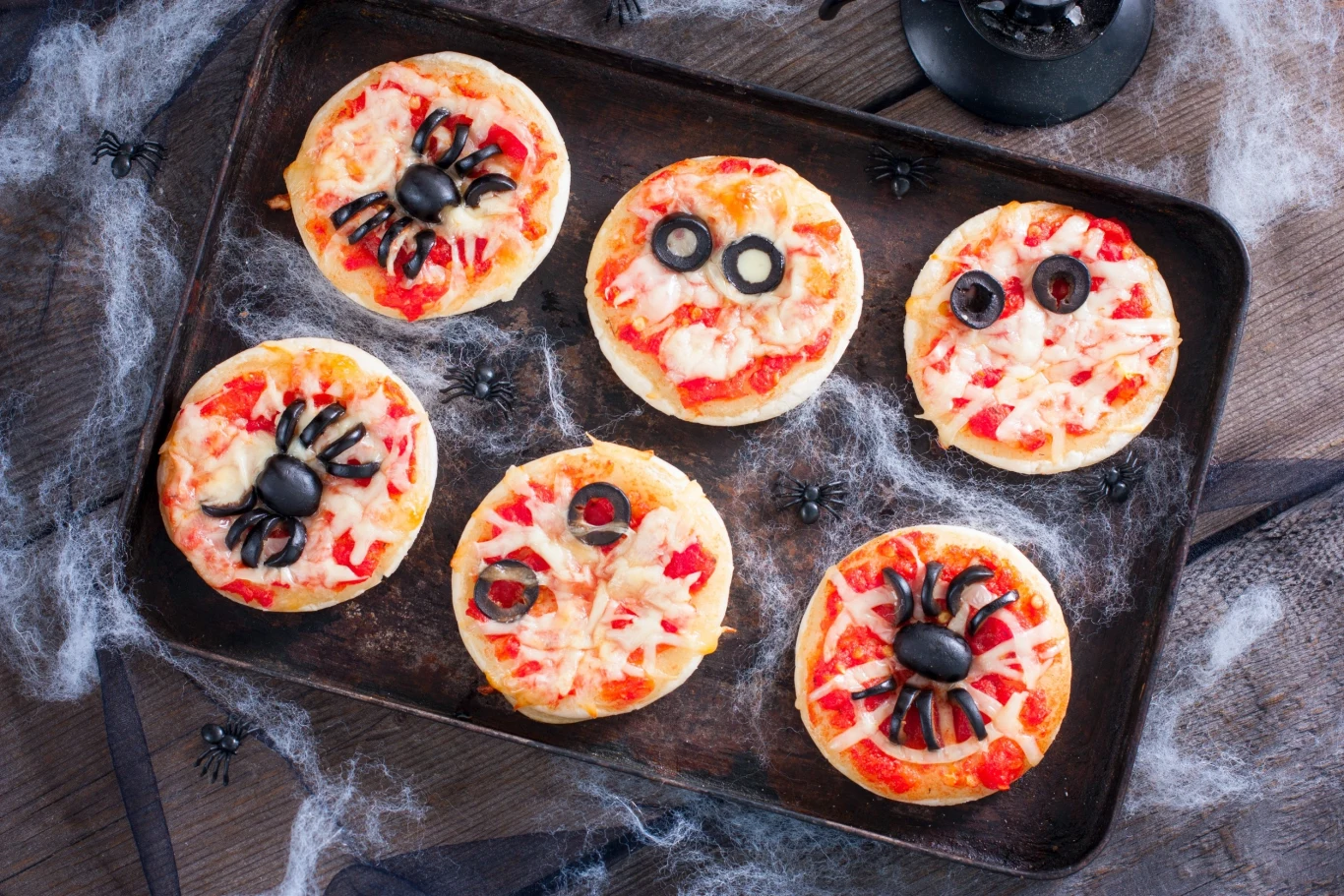 Takie halloweenowe pizzerinki to przekąska, która szybko znika