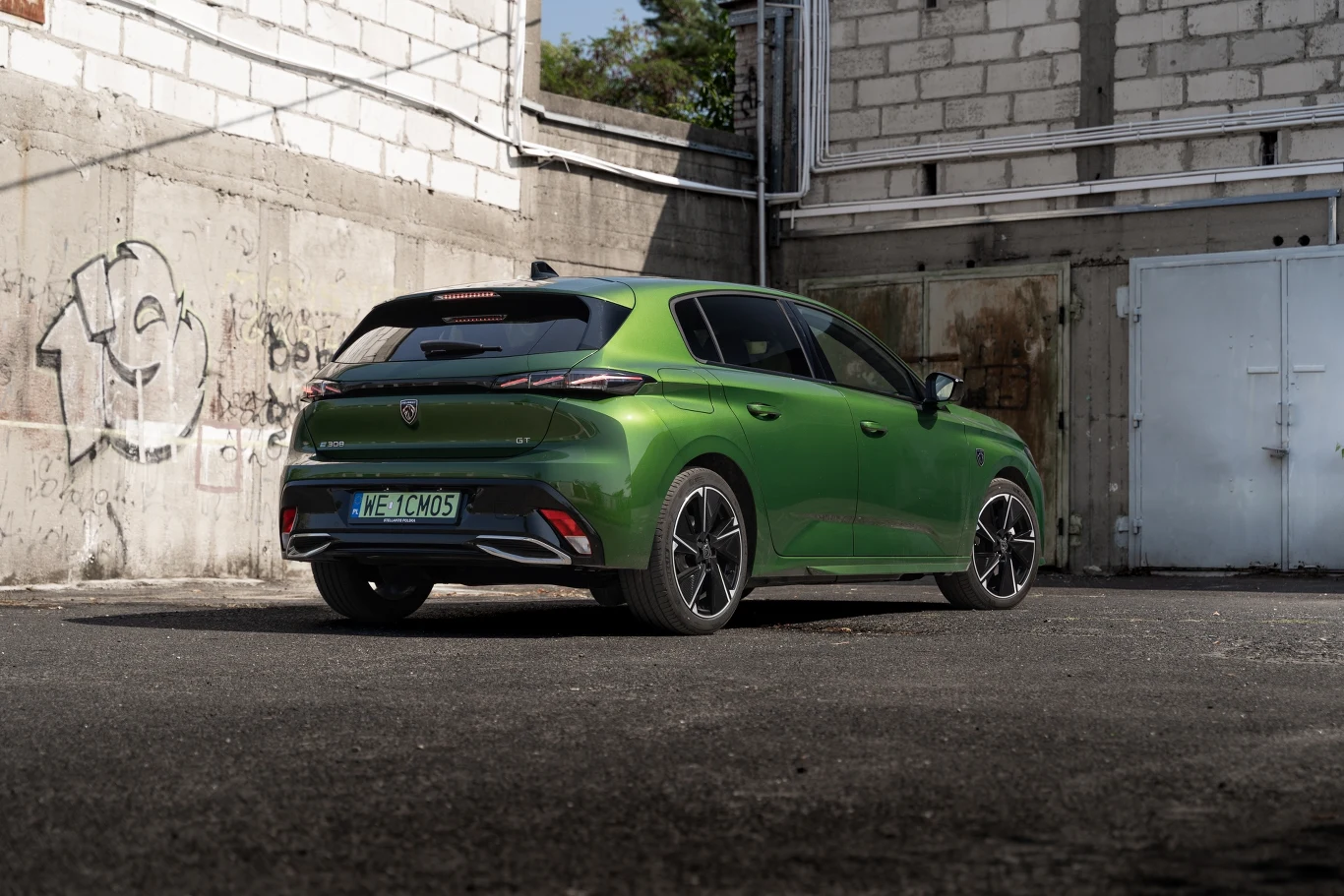 Peugeot e-308 przyciąga wzrok nie tylko stylistyką, ale też świetnymi kolorami. Peugeot e-308 przyciąga wzrok nie tylko stylistyką, ale też świetnymi kolorami.
