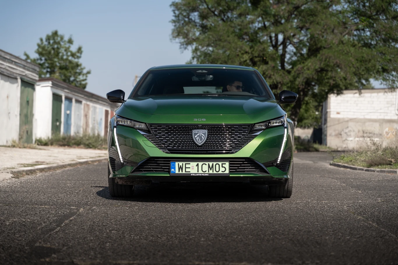 W cyklu miejskim Peugeot E-308 może przejechać 508-529 km. W cyklu miejskim Peugeot E-308 może przejechać 508-529 km.
