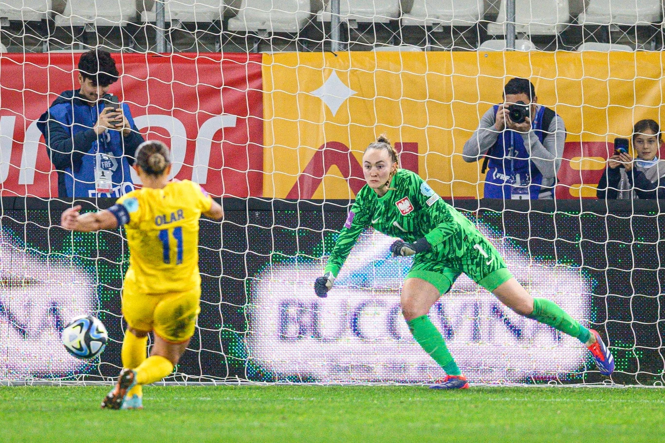 Kinga Szemik obroniła w drugiej połowie strzał z rzutu karnego Kinga Szemik obroniła w drugiej połowie strzał z rzutu karnego