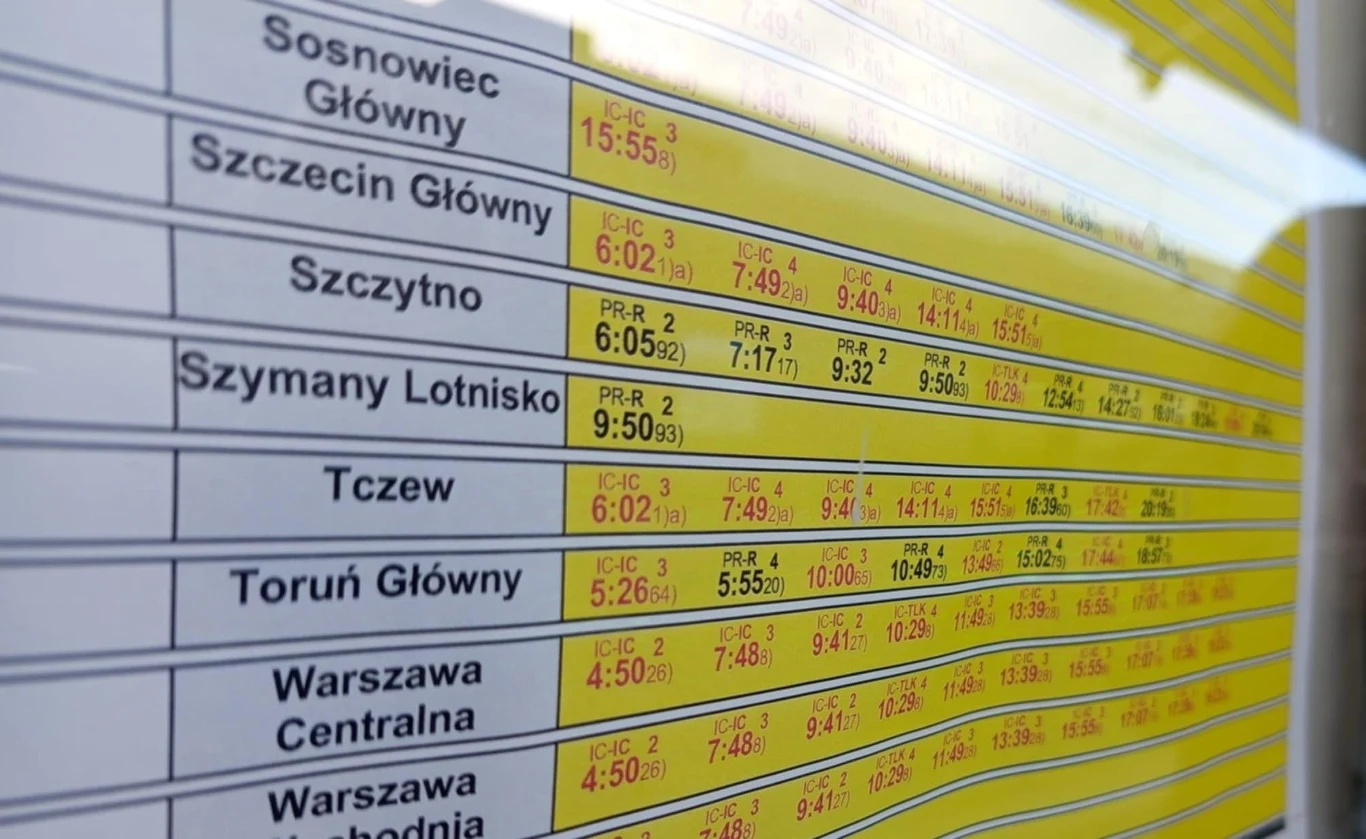 Choć na stacji Olsztyn Główny, przy kierunku Szymany Lotnisko, widnieje odjazd o 9:50, nie oznacza to jeszcze, że pociąg jeździ codziennie Choć na stacji Olsztyn Główny, przy kierunku Szymany Lotnisko, widnieje odjazd o 9:50, nie oznacza to jeszcze, że pociąg jeździ codziennie