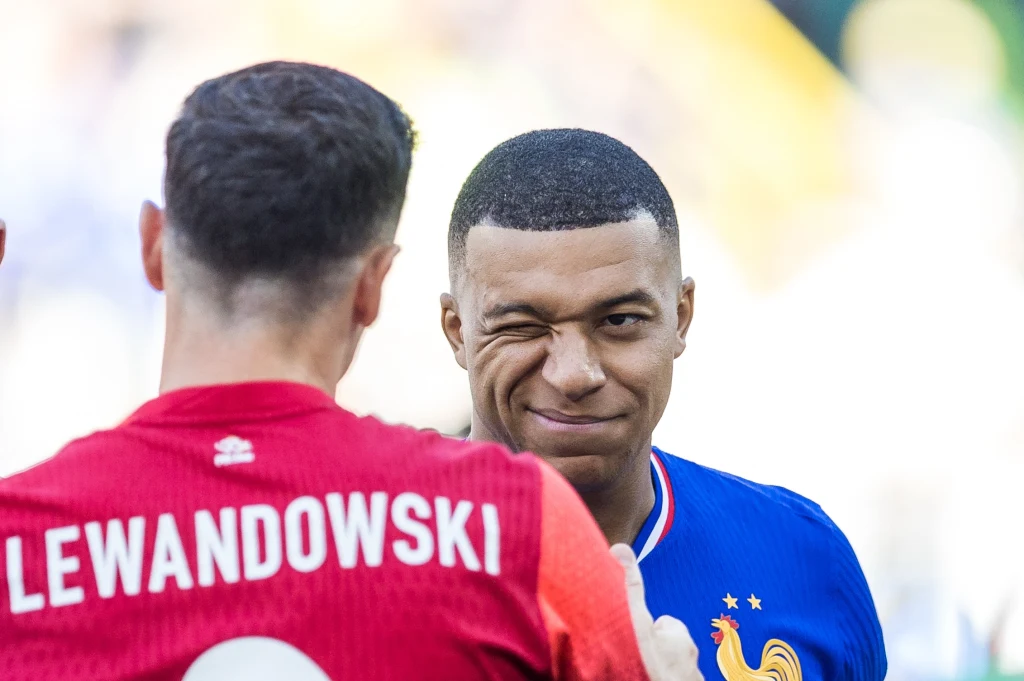 Robert Lewandowski i Kylian Mbappe. Grali przeciwko sobie w Lidze Mistrzów i w reprezetacjach. W sobotę zmierzą się w La Liga Robert Lewandowski i Kylian Mbappe. Grali przeciwko sobie w Lidze Mistrzów i w reprezetacjach. W sobotę zmierzą się w La Liga