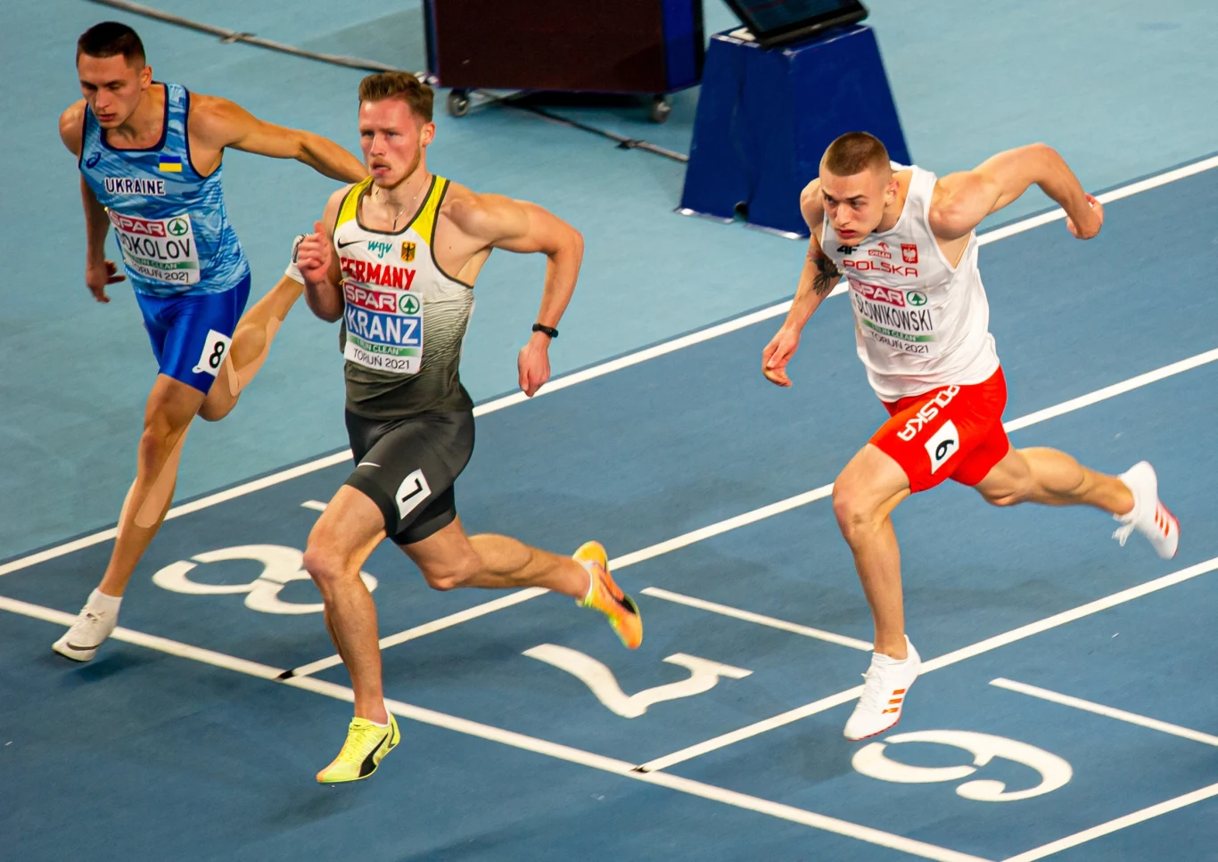 Przemysław Słowikowski (pierwszy od prawej) w 2021 roku