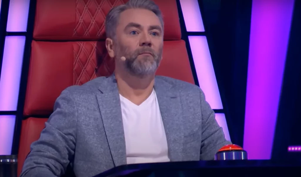 Kuba Badach podczas Bitew w "The Voice of Poland"