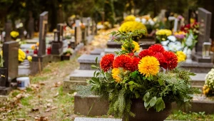 Mandat za stroik i niewłaściwą segregację zniczy? Ruszyły kontrole