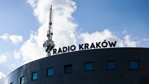 Off Radio Kraków zastąpiło dziennikarzy sztuczną inteligencją. Po licznych skargach rezygnują