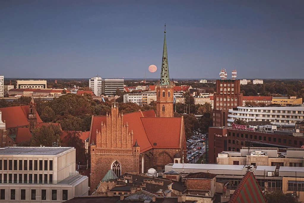Przez cały listopad będzie można zwiedzać krypty w kościele św. Wojciecha we Wrocławiu. Przez cały listopad będzie można zwiedzać krypty w kościele św. Wojciecha we Wrocławiu.