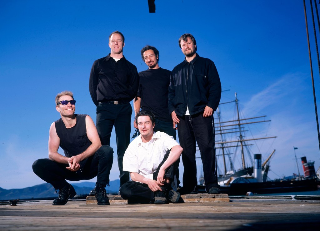 Faith No More pod koniec lat 90. - z przodu od lewej: Jon Hudson i Mike Patton, stoją: Roddy Bottum, Mike Bordin i Billy Gould