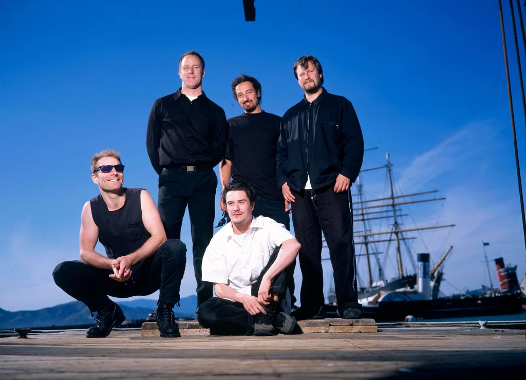 Faith No More pod koniec lat 90. - z przodu od lewej: Jon Hudson i Mike Patton, stoją: Roddy Bottum, Mike Bordin i Billy Gould